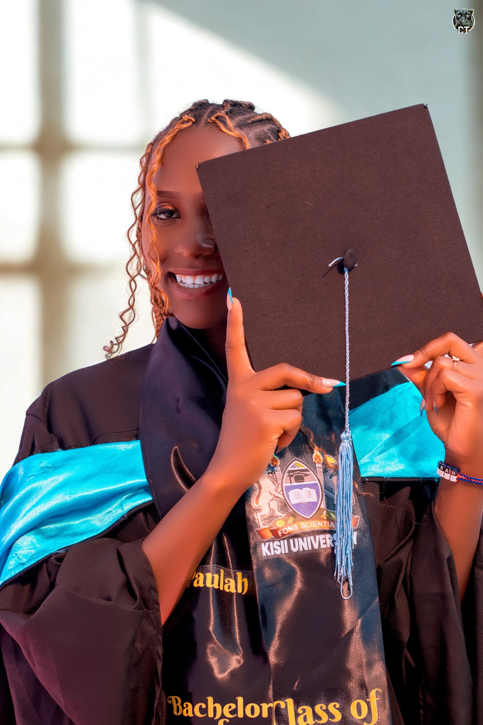 One graduation, four hundred portraits, one afternoon
